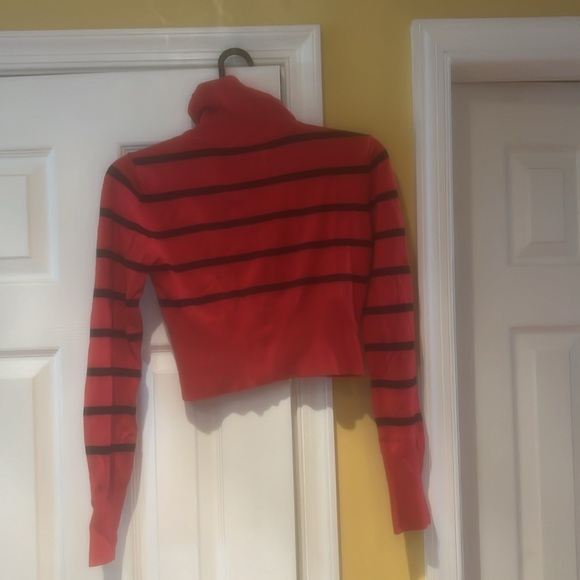 Cropped turtleneck sweater - Picture 3 of 3